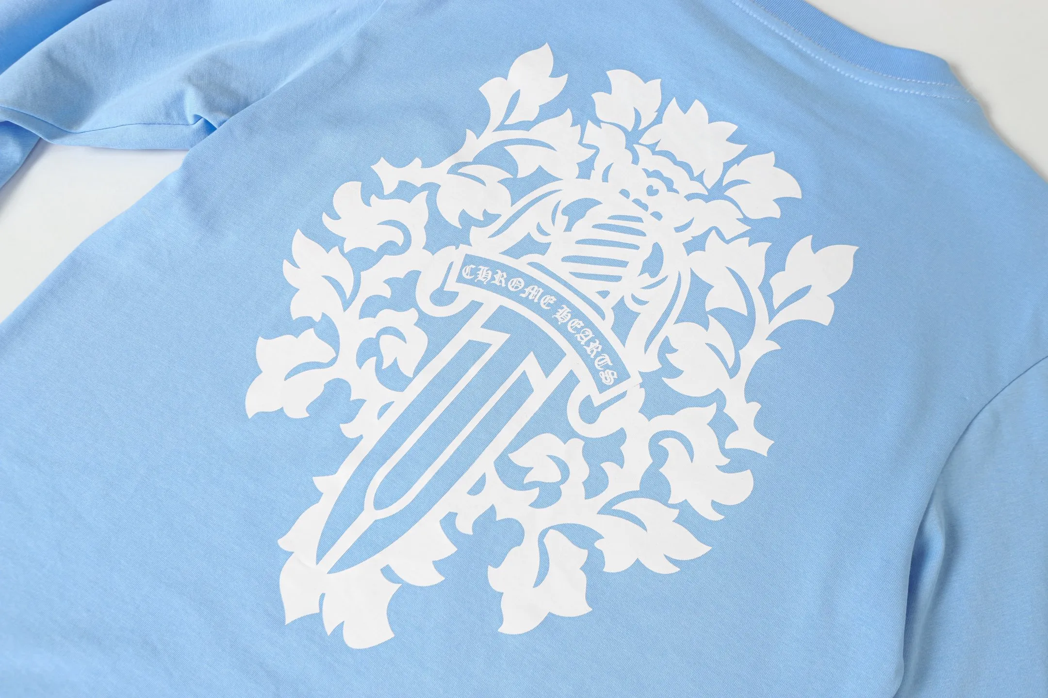 P160 Cross-border quantity model. If you pursue quality, please do not place an order. -Chrome Hearts/Chrome Heart Sanskrit Big Sword✝️Print popular long-sleeved T-shirt -High weight, high density and high quality. The wool is soft, delicate and skin-friendly. It feels soft and silky. It has excellent warmth and skin-friendly properties.